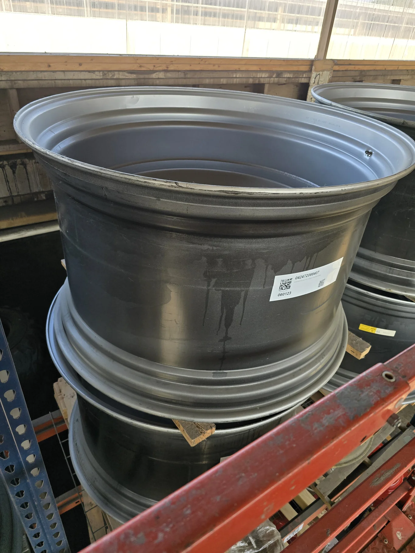 28 X 46 10-13.19-11.07 -7.62OUT SILVER WHEEL