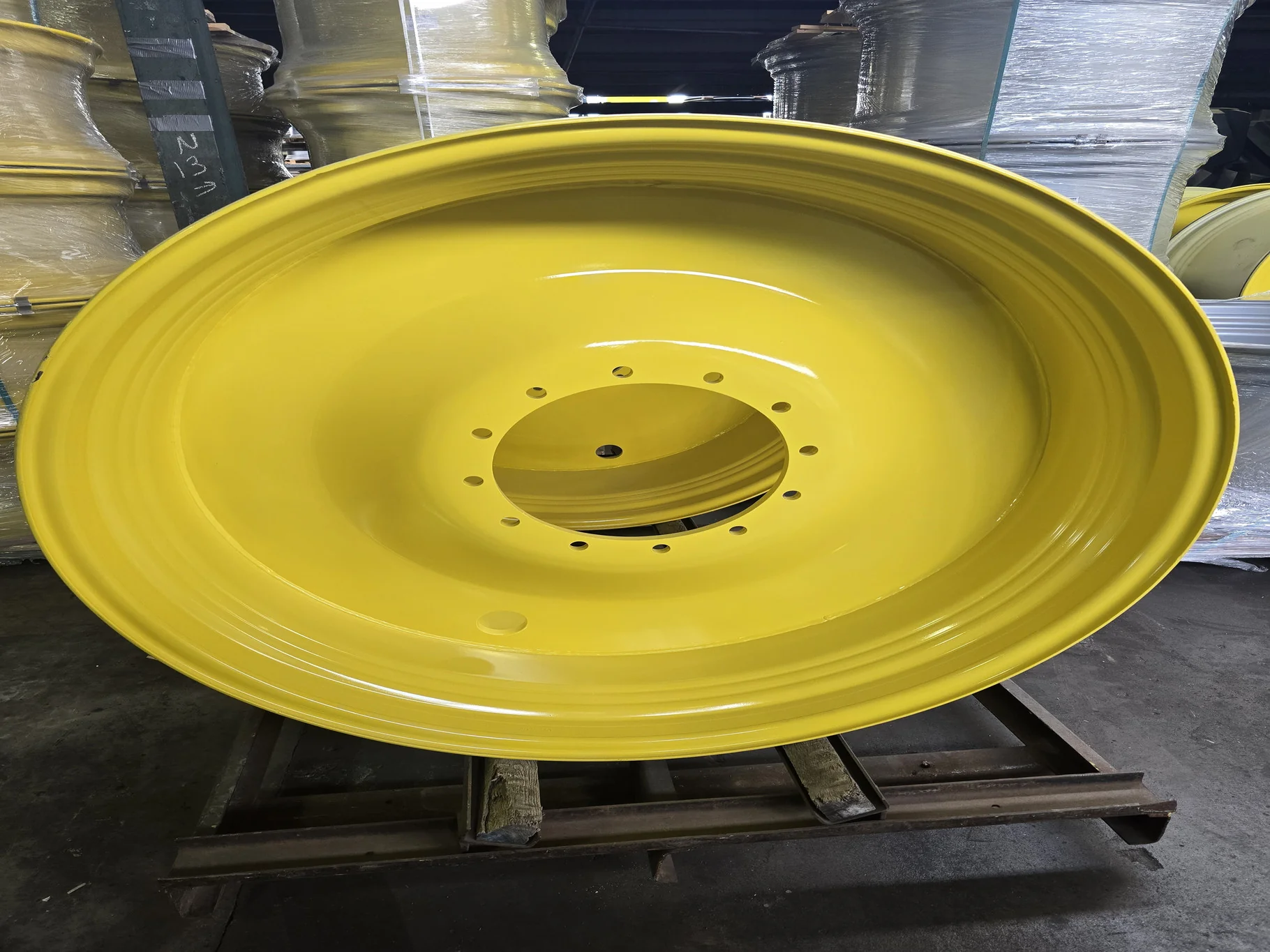 28 X 46 12-15.748-13.829 -7.37 OUT YELLOW WHEEL image 2