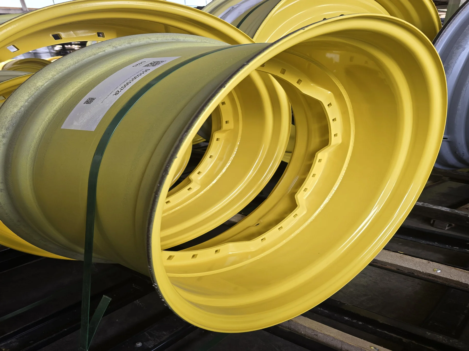 15 X 34 WAFFLE 24-29.250-4.91 3 BOLT YELLOW 051530100572 image 3