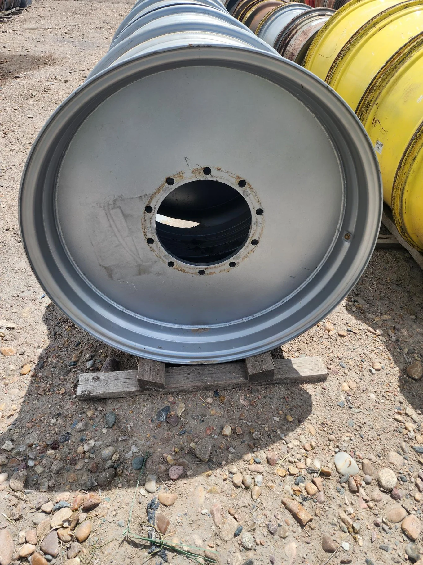 23 X 38 10-14.57-12.420 -8.81OUT HAGIE YELLOW WHEEL image 4