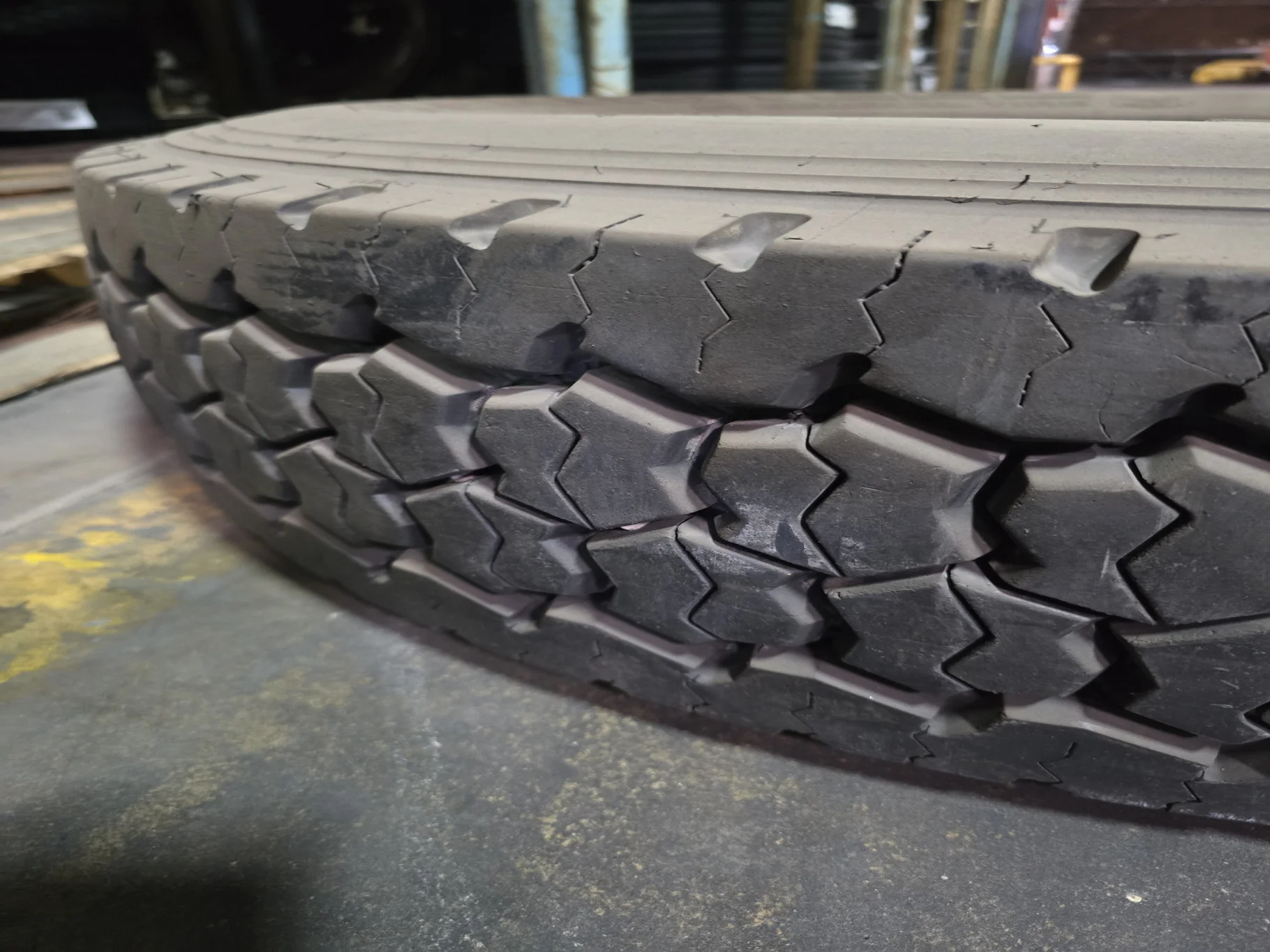 11R22.5 AMERISTEEL SECTION REPAIR CFI STK image 3