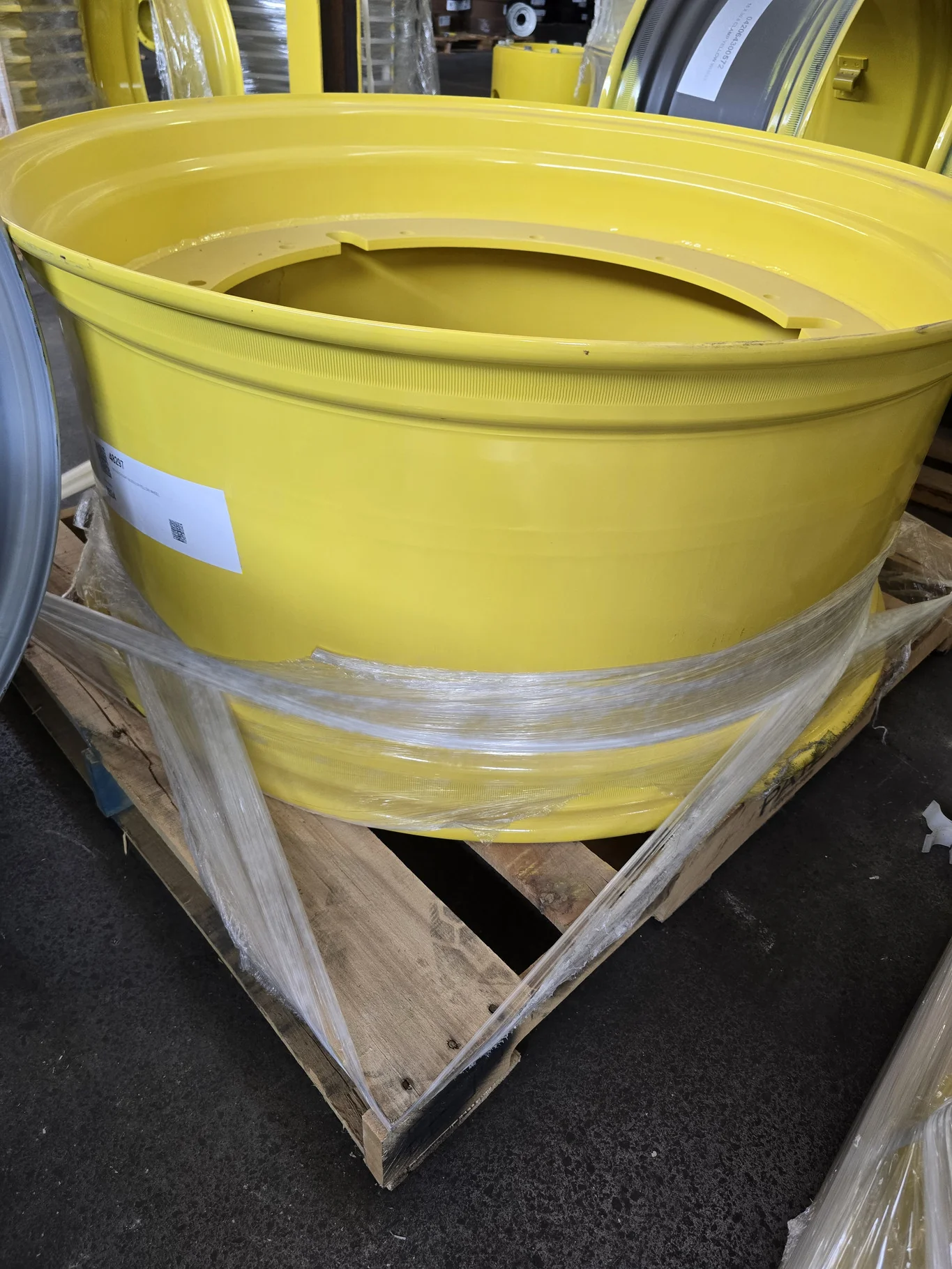 18 X 42 12-32.047-30.078-3.18 YELLOW WHEEL