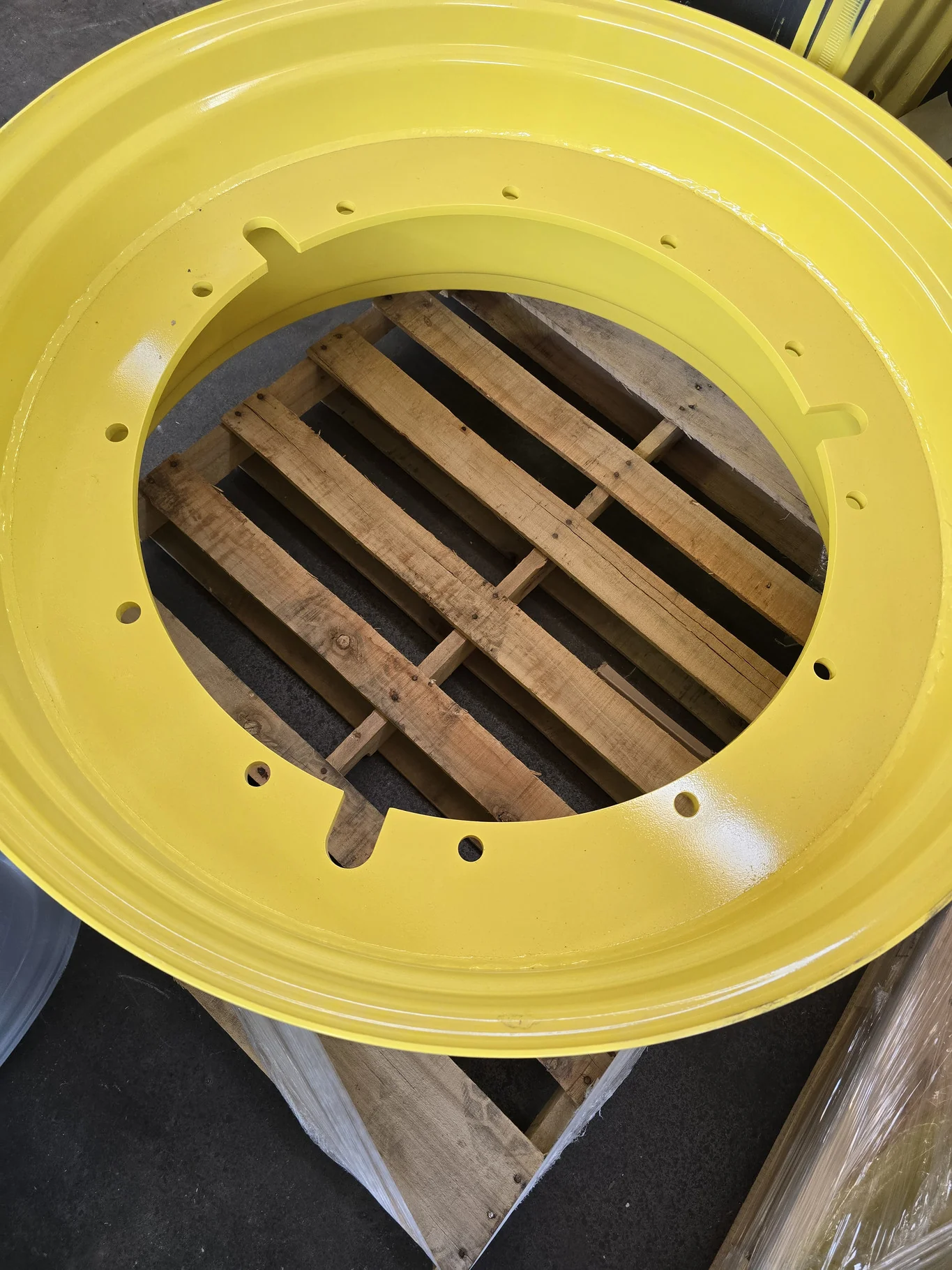 18 X 42 12-32.047-30.078-3.18 YELLOW WHEEL image 2