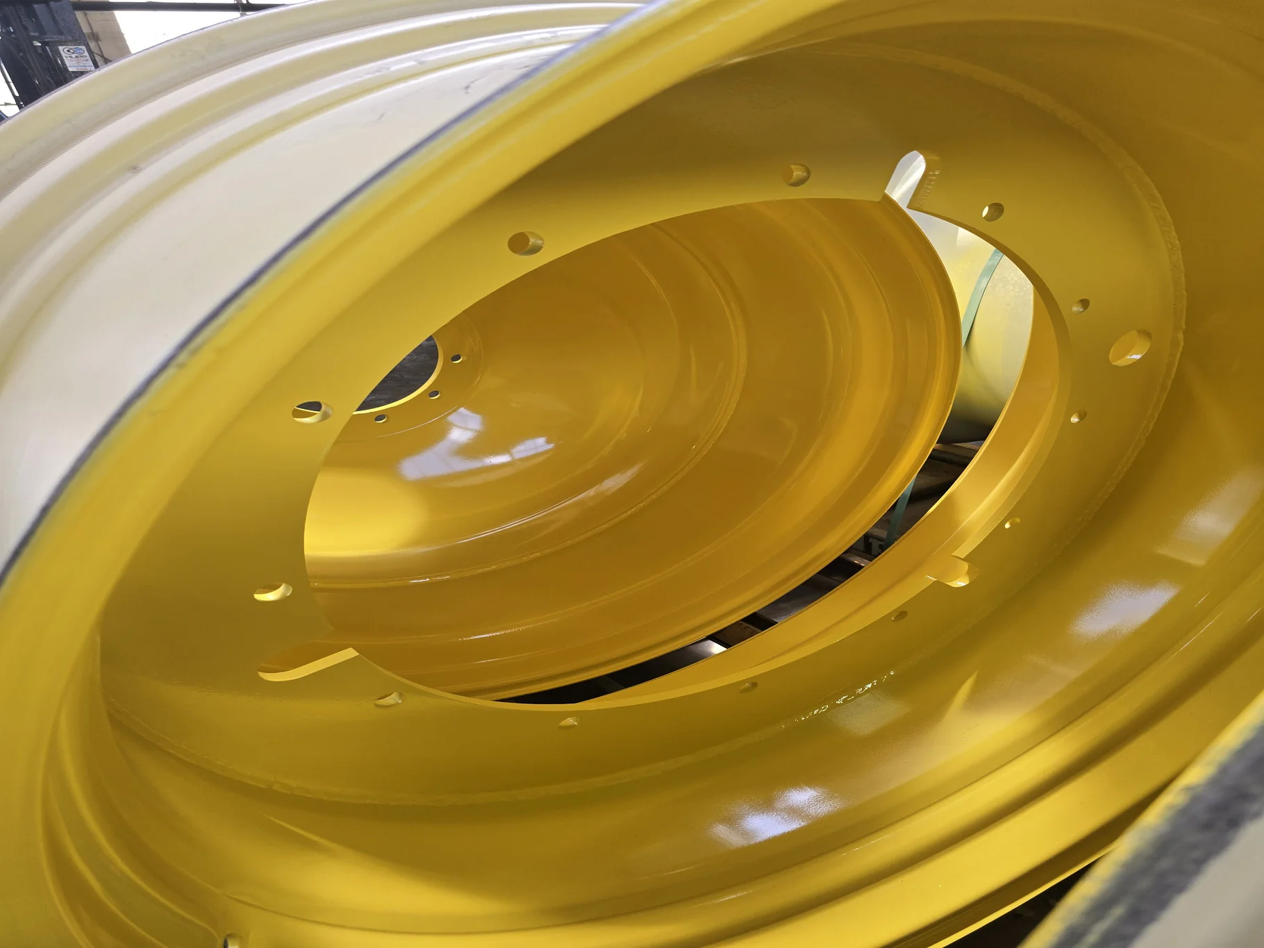 20 X 46 12-32.047-30.07 -12.75FS YELLOW WHEEL image 2