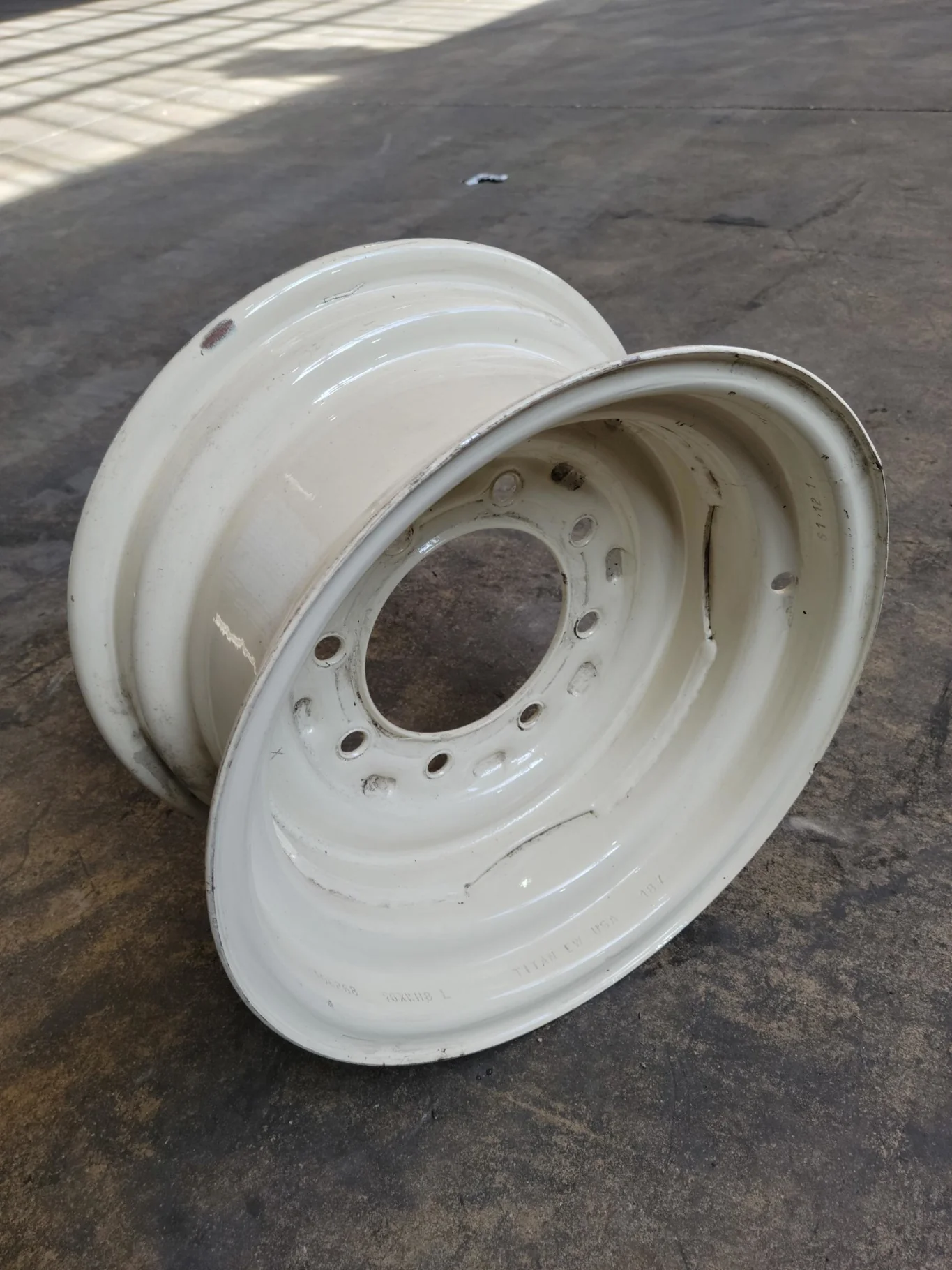 8 X 16 8 HOLE IH WHEEL 81688