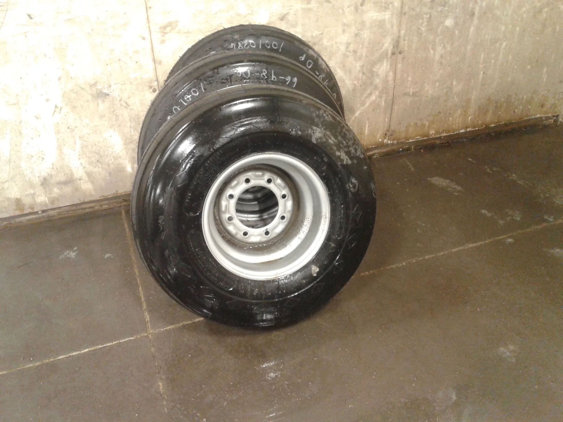 TAKE OFF 12.5L-15 GoodYear Farm Highway Service 12-Ply on a 10 X 15 CIH 8 Bolt Rim