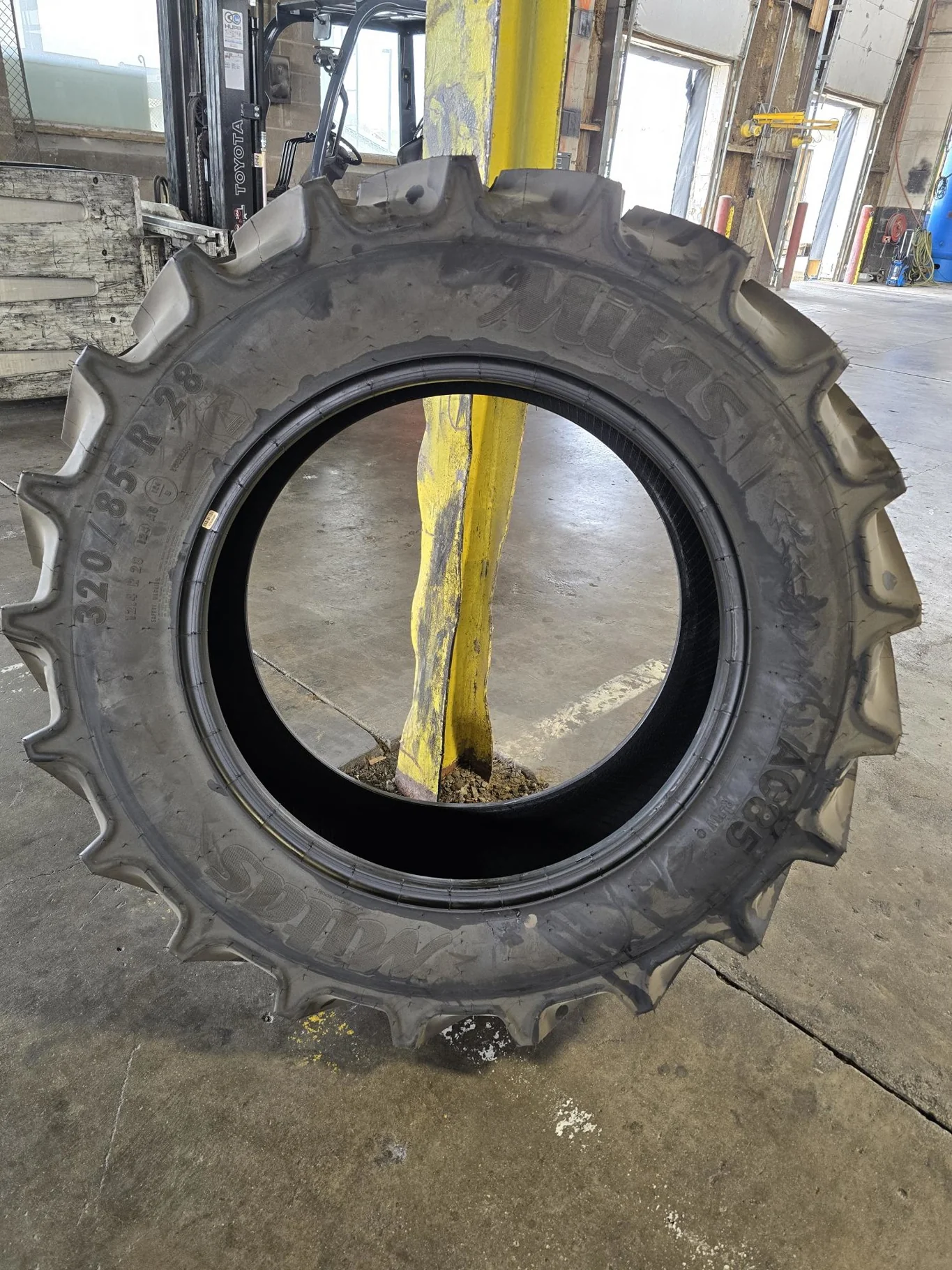 Take-Off 320/85R28 124A8 Mitas AC85 TL R-1W 95-100%