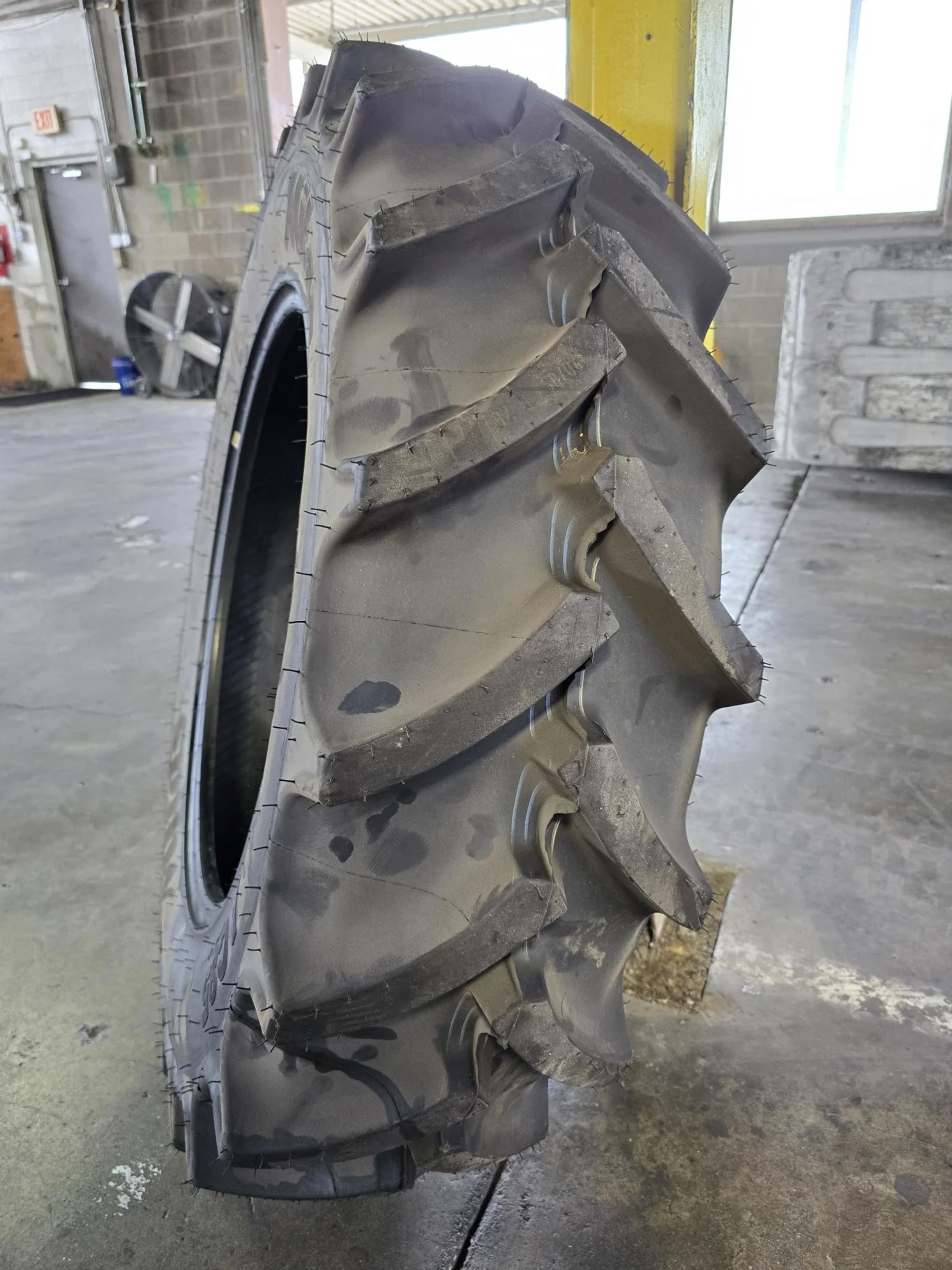 Take-Off 320/85R28 124A8 Mitas AC85 TL R-1W 95-100% image 3