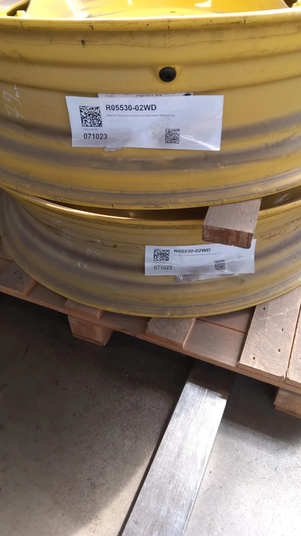 Take-Off 10 X 42 8-10.82-8.78 4/2 Rail Yellow Wheel w/ Disc