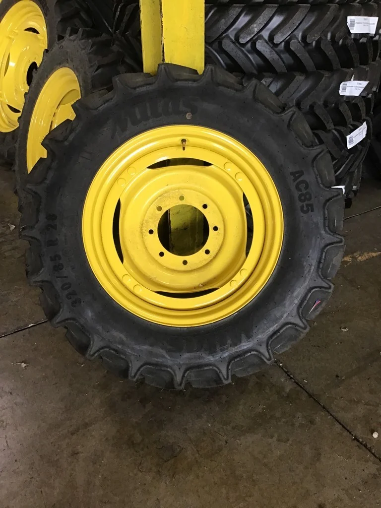 Take-Off 320/85R28 124A8 Mitas AC85 TL R-1W 95-100% on 10 X 28 8-10.82-8.78 4/2 Rail