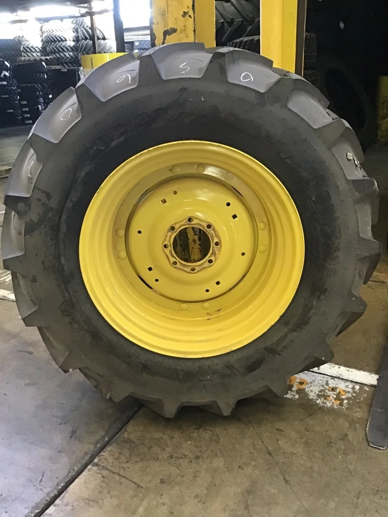 Take-Off 16.9-30/6 130A6 Galaxy Agritrac TL R-1 95-100% on 15 x 30 8-8-6 WIL 4/2 Rail Yellow Wheel