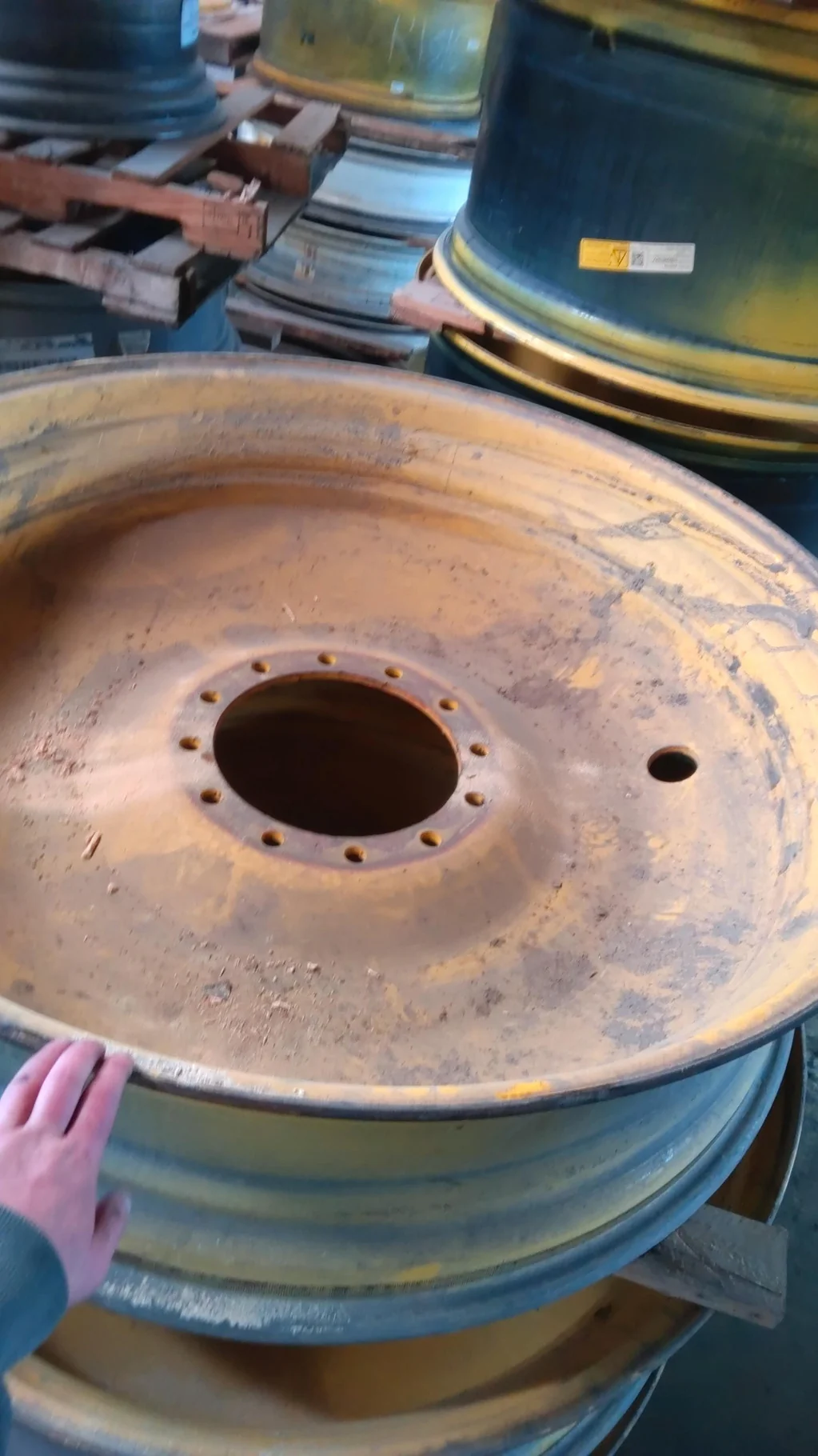 USED 13 X 46 12-13.976-11.857-1 Bubble Disc Yellow Wheel