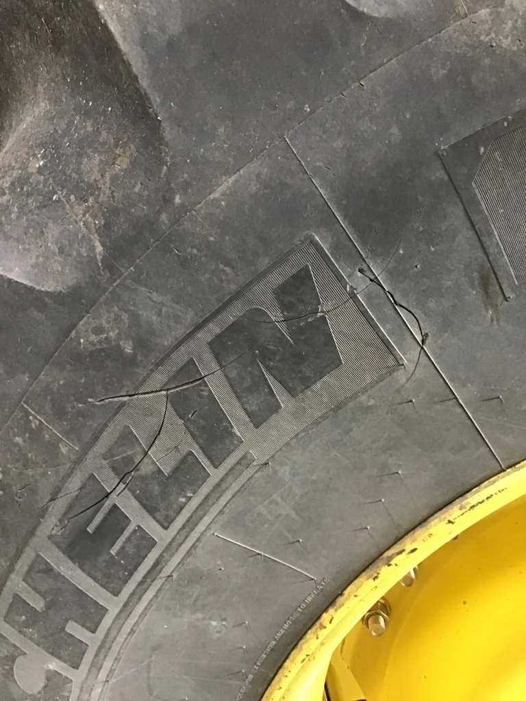 Used IF620/75R30 164D Michelin Axiobib R1-W 90-95% on 20 X 30 10-13.19-11.07 Titan Waffle 3 Bolt image 3