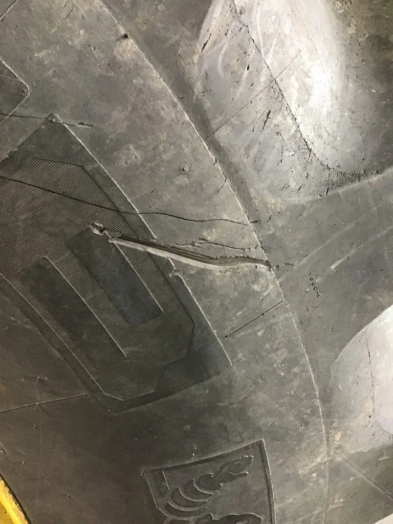 Used IF620/75R30 164D Michelin Axiobib R1-W 90-95% on 20 X 30 10-13.19-11.07 Titan Waffle 3 Bolt image 4