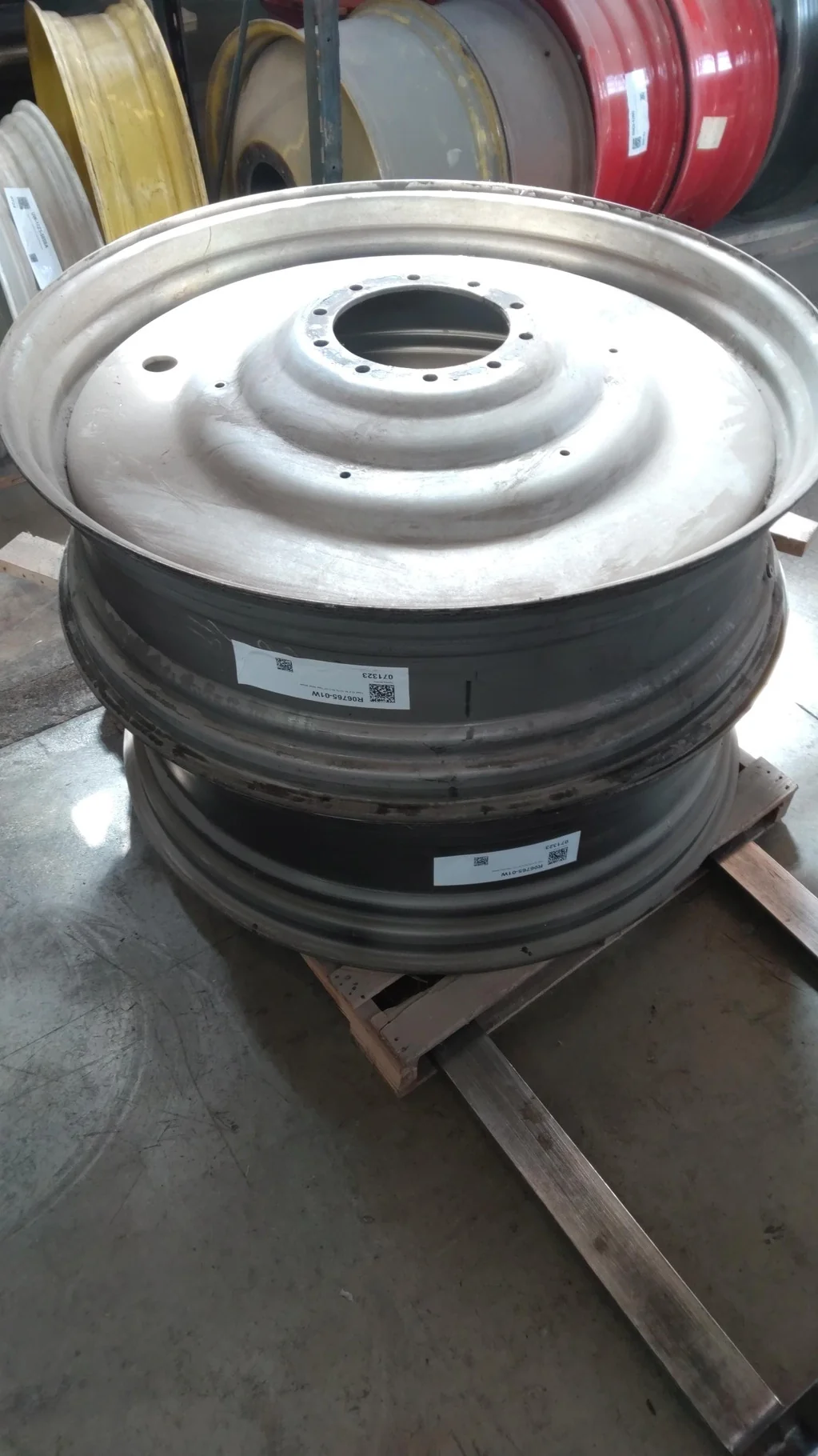 Used 15 X 50 10-13.19-11.07 Titan Silver Wheel