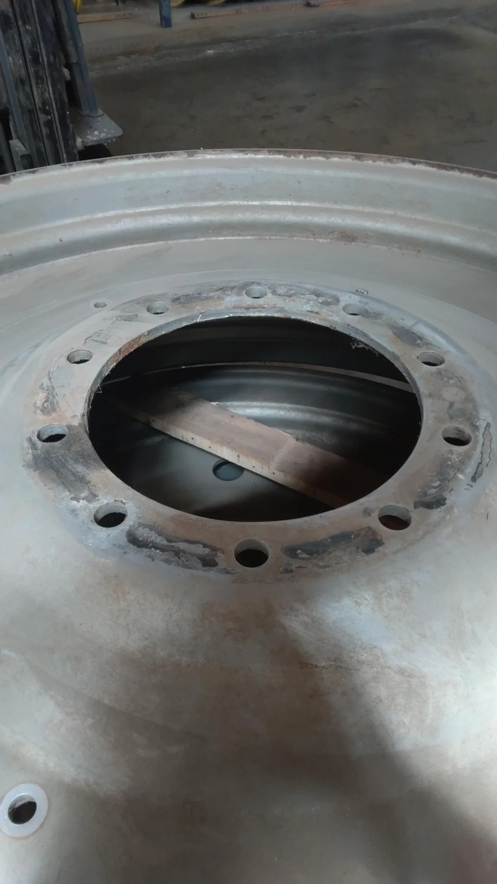 Used 15 X 50 10-13.19-11.07 Titan Silver Wheel image 2
