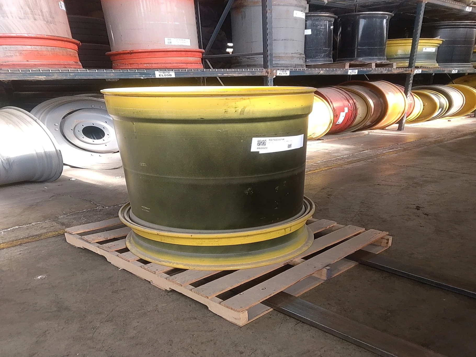 TAKE-OFF 44 X 32 20-13.19-11.07 TITAN COMBINE YELLOW 3 PIECE WHEEL