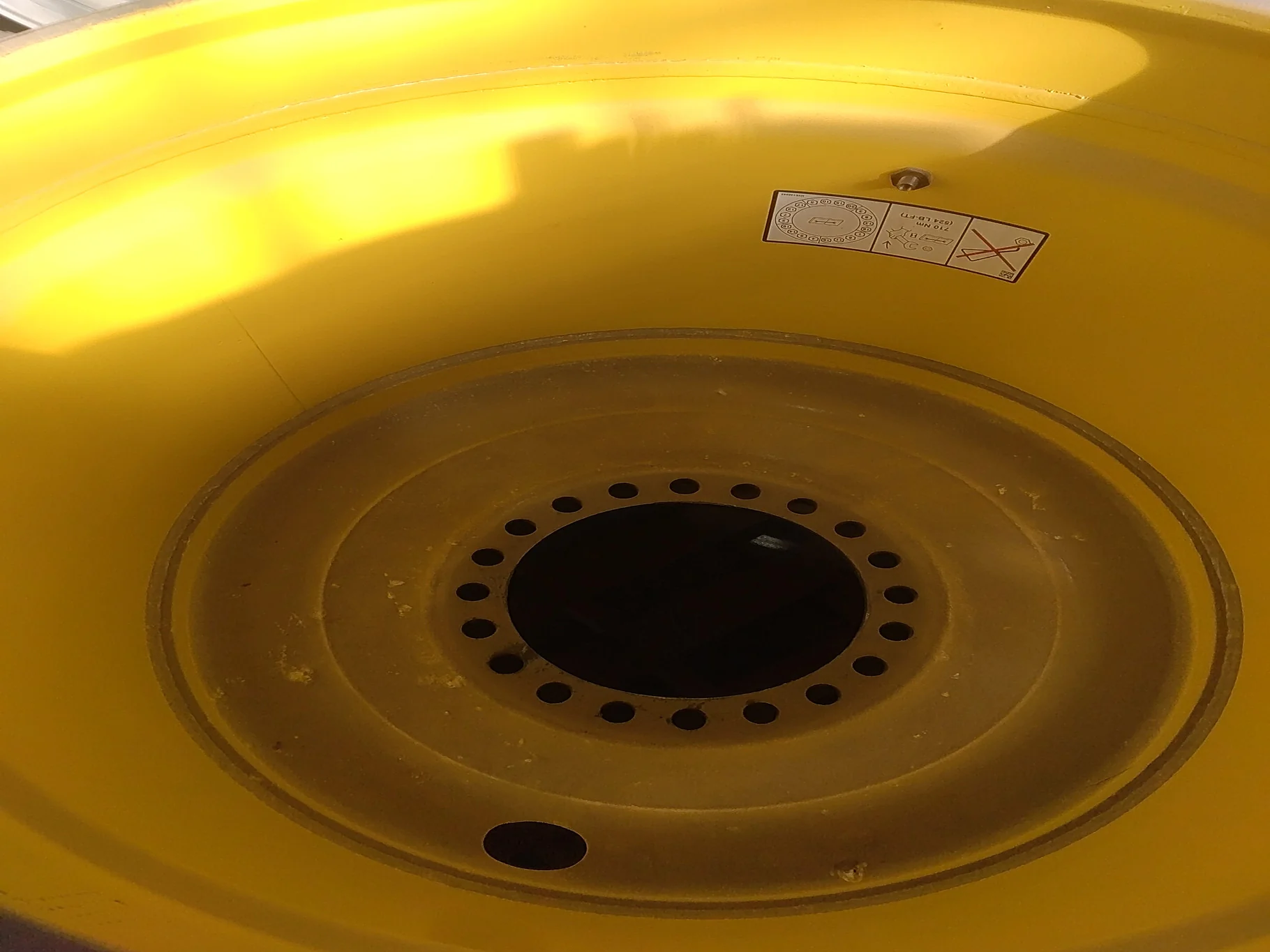 TAKE-OFF 44 X 32 20-13.19-11.07 TITAN COMBINE YELLOW 3 PIECE WHEEL image 2