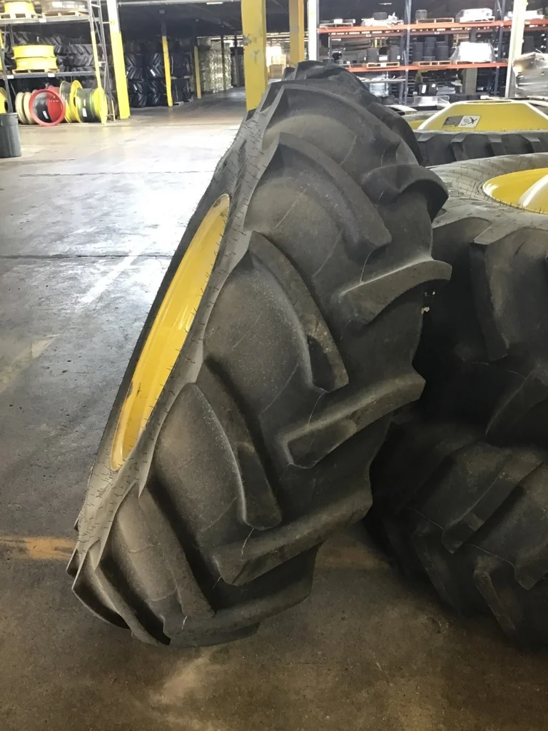 Used 18.4-30/8 139A6/135A8 Galaxy Agritrac 2 TL R-1W 85-90% on 15 X 30 8-8-6 GKN 4/2 Clamp Yellow image 3