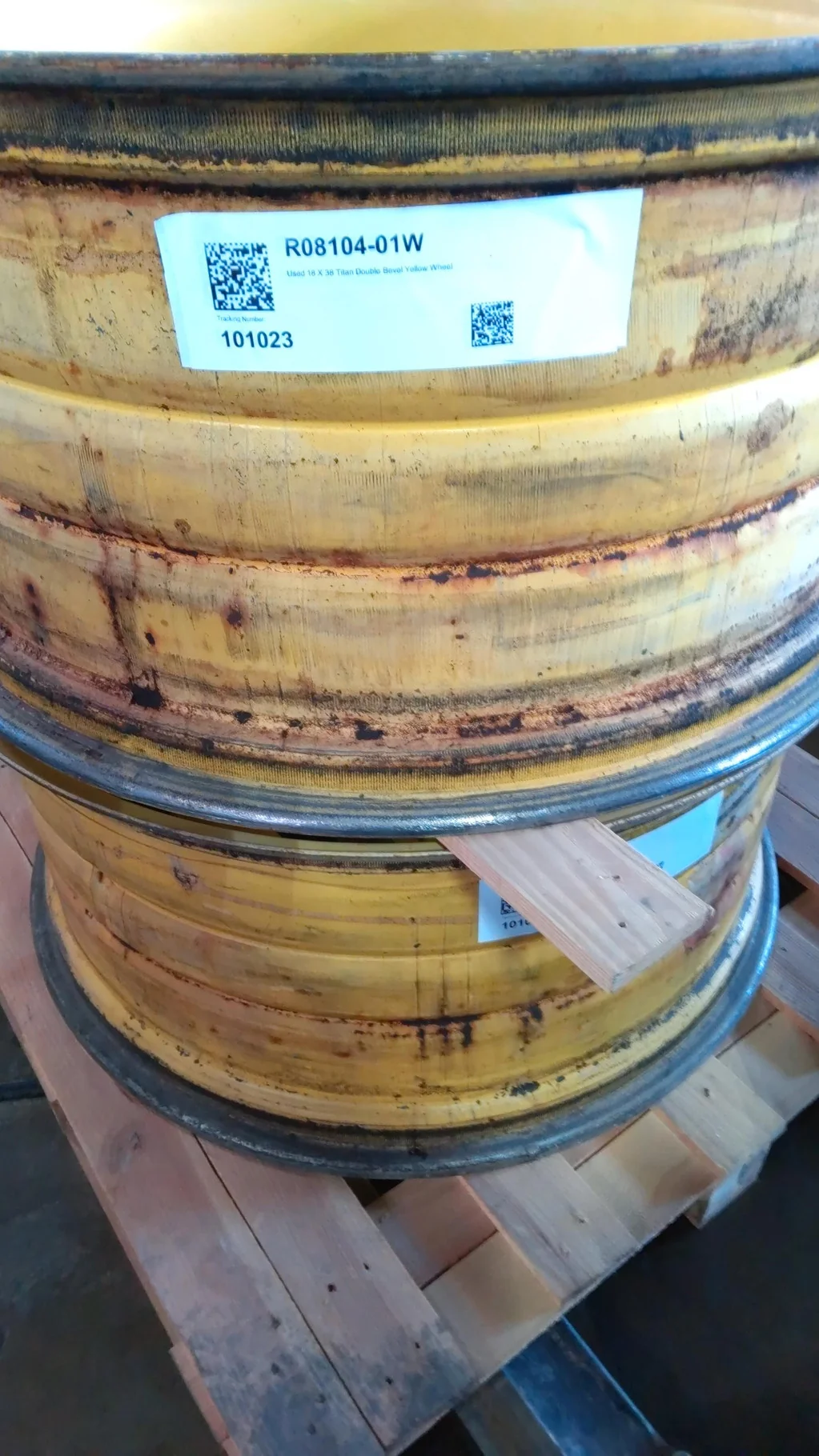 Used 18 X 38 Titan Double Bevel Yellow Wheel image 3