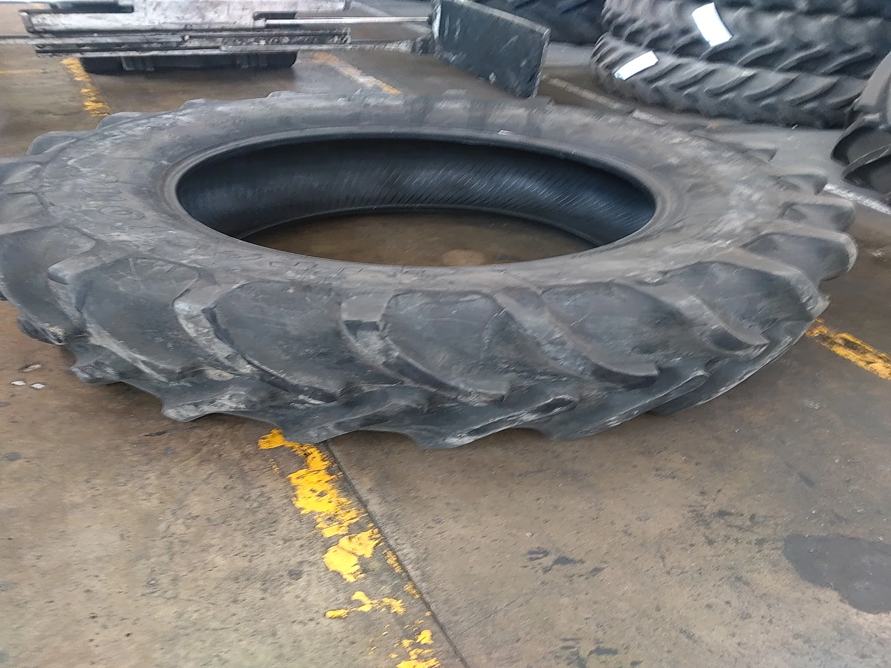 Refurb. 18 X 38 10-13.19-11.07 Titan Dual Case Silver Wheel image 5