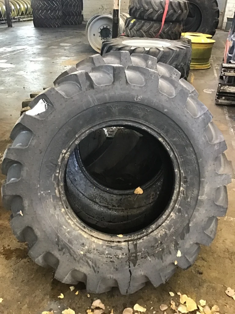 Take-Off 16.9-24 138A8 Galaxy Super Industrial Lug TL R-4 95-100%