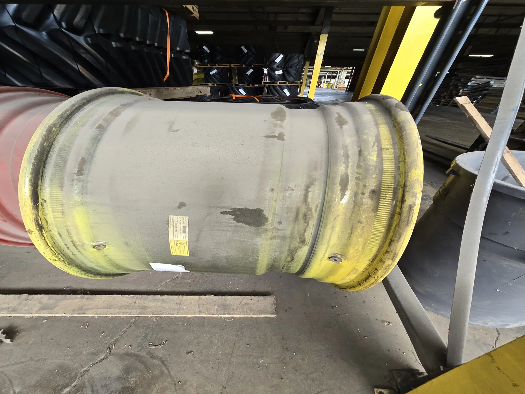 25 X 38 12-32.047-30.078-2.81 YELLOW WHEEL