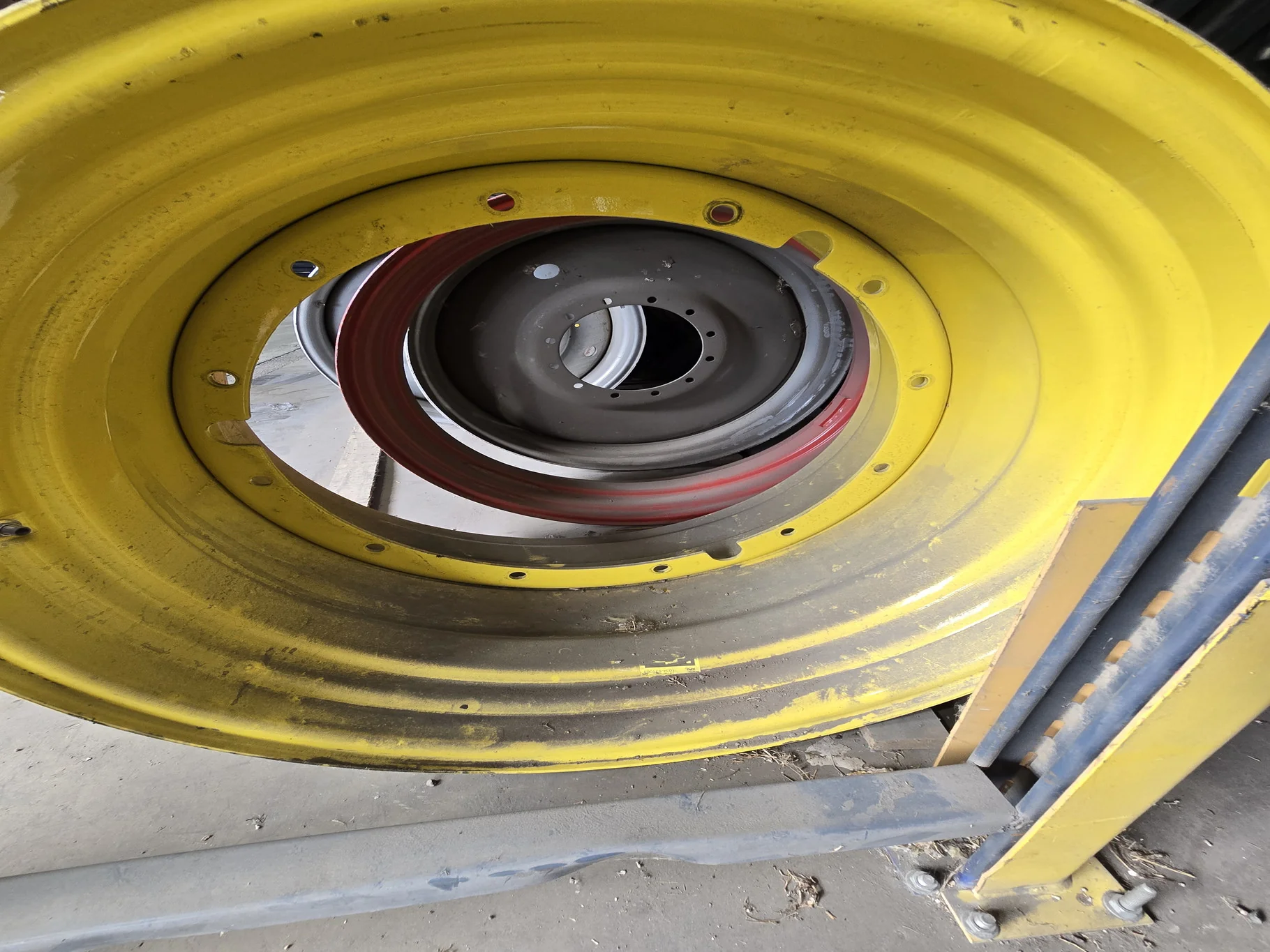 25 X 38 12-32.047-30.078-2.81 YELLOW WHEEL image 3
