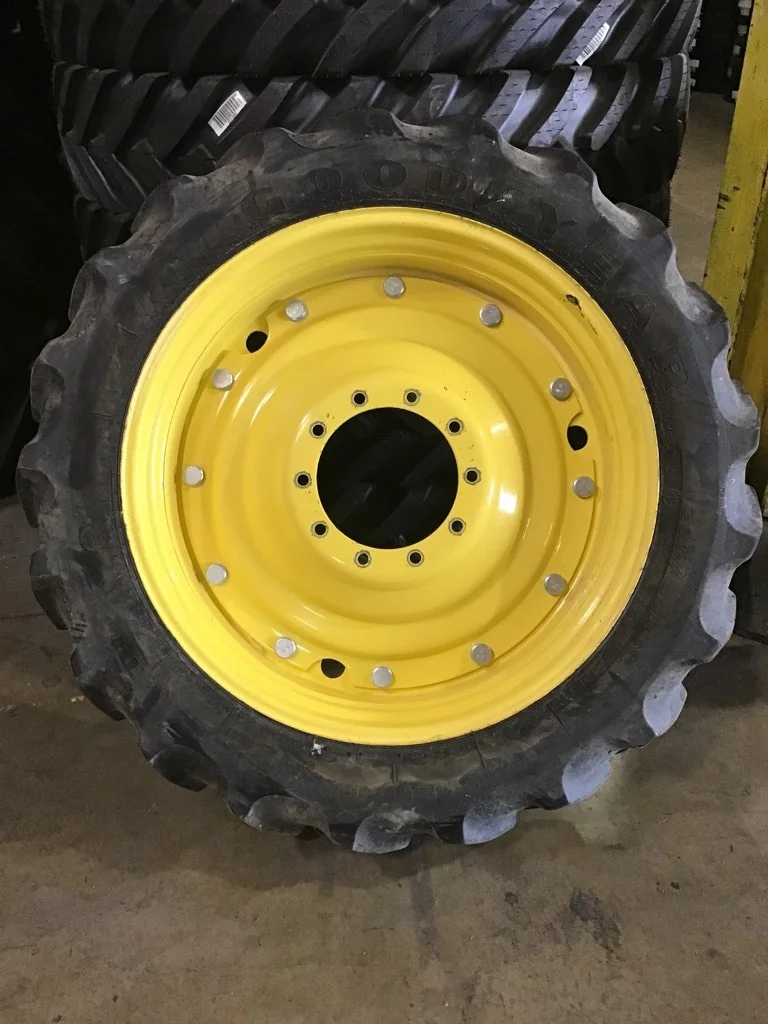 Used 320/85R38 143A8 Goodyear Super Traction DT800 TL R-1W 75-80% on 10 X 38 10-13.19-11.070 10