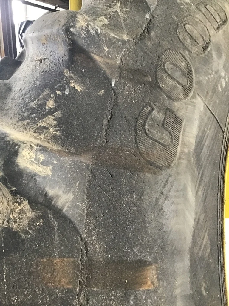 Used 520/85R42 157B Goodyear Ultratorque Radial DT712 TL R-1 80-85% on 18 X 42 10-13.18-11.09-12.4 image 6