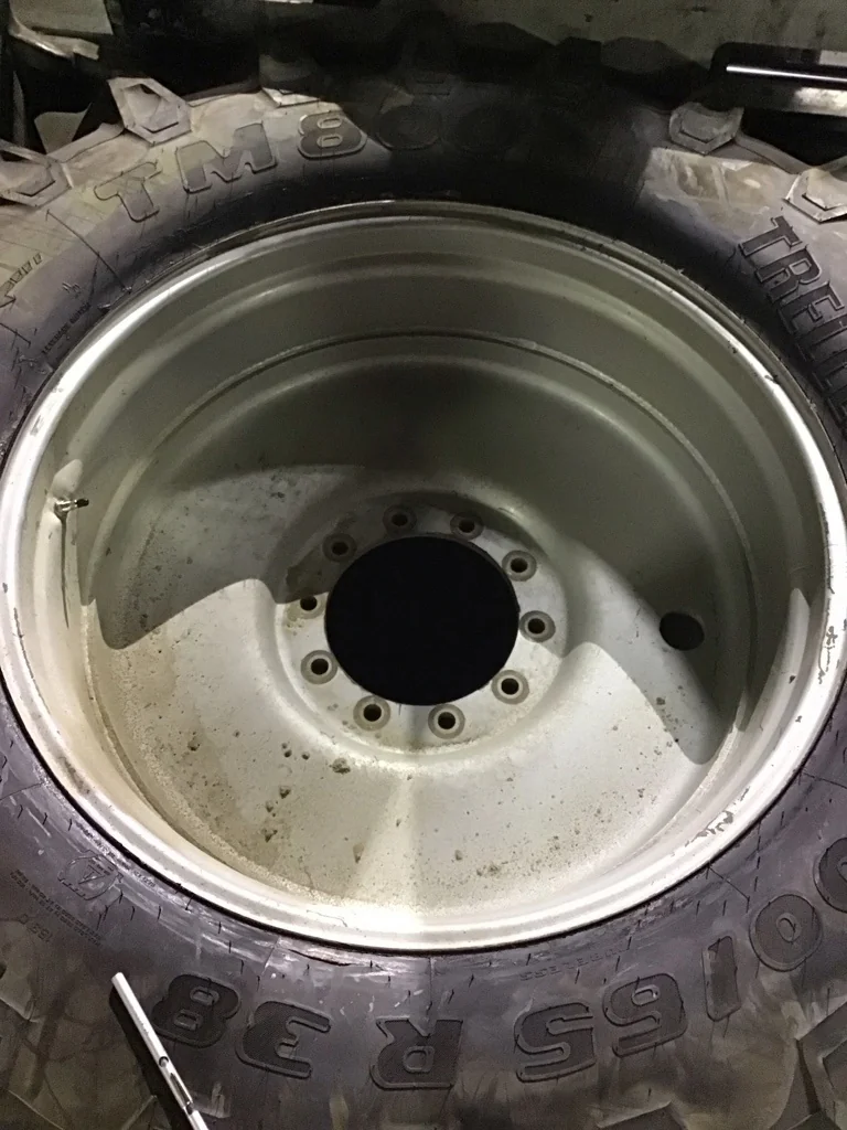 Used 18 X 38 10-13.19-11.07 Silver Solid Wheel
