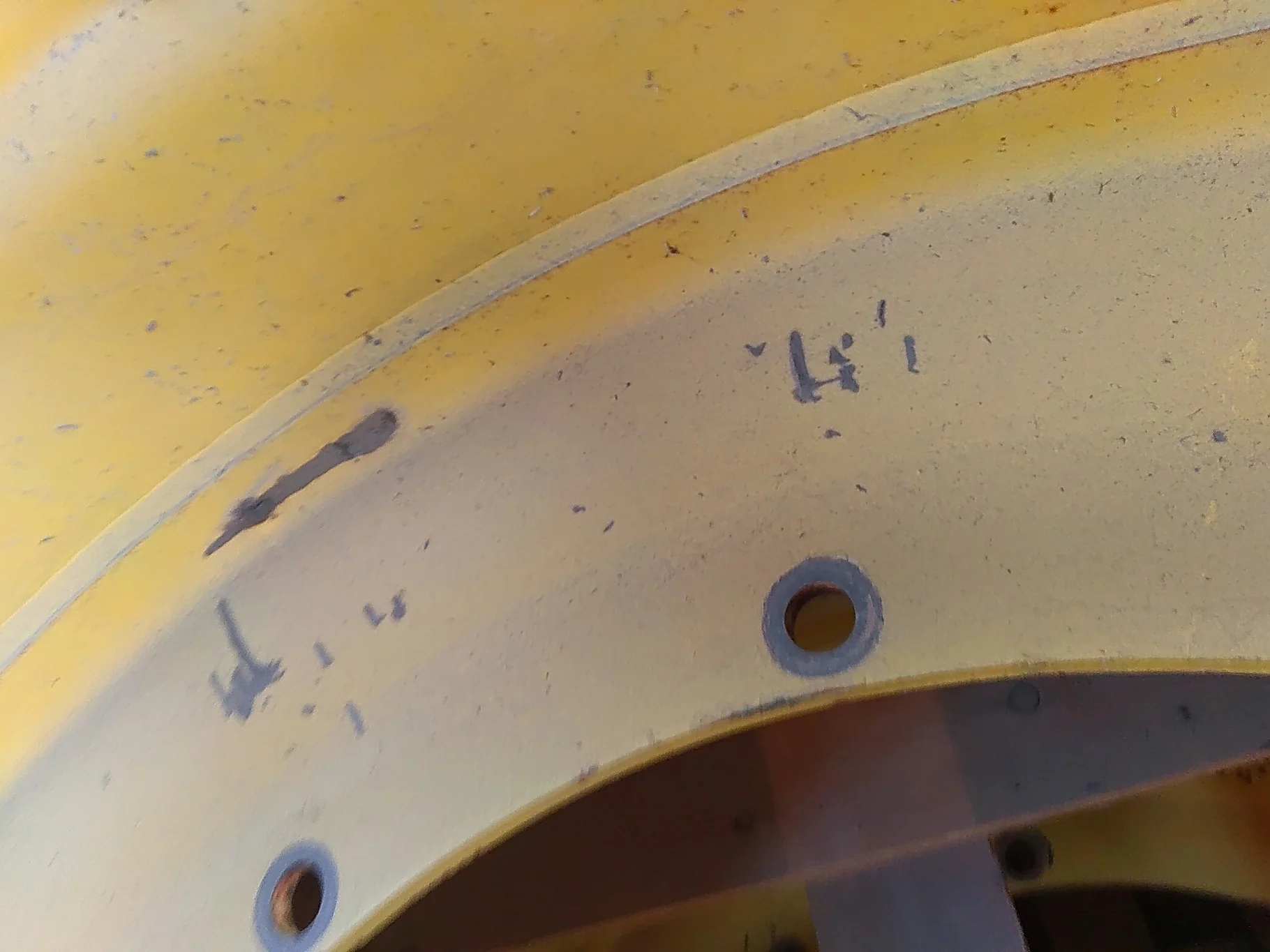 Used 20 X 46 12-32.047-30.078 Rim & Rail Yellow Wheel image 4
