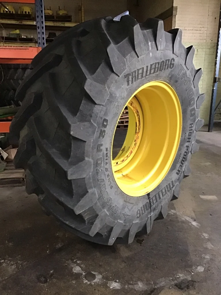 Used IF600/70R30 159D Trelleborg TM1000 High Power TL R-1W 80-85% on 20 X 30 12-19.685-17.651 Solid image 2