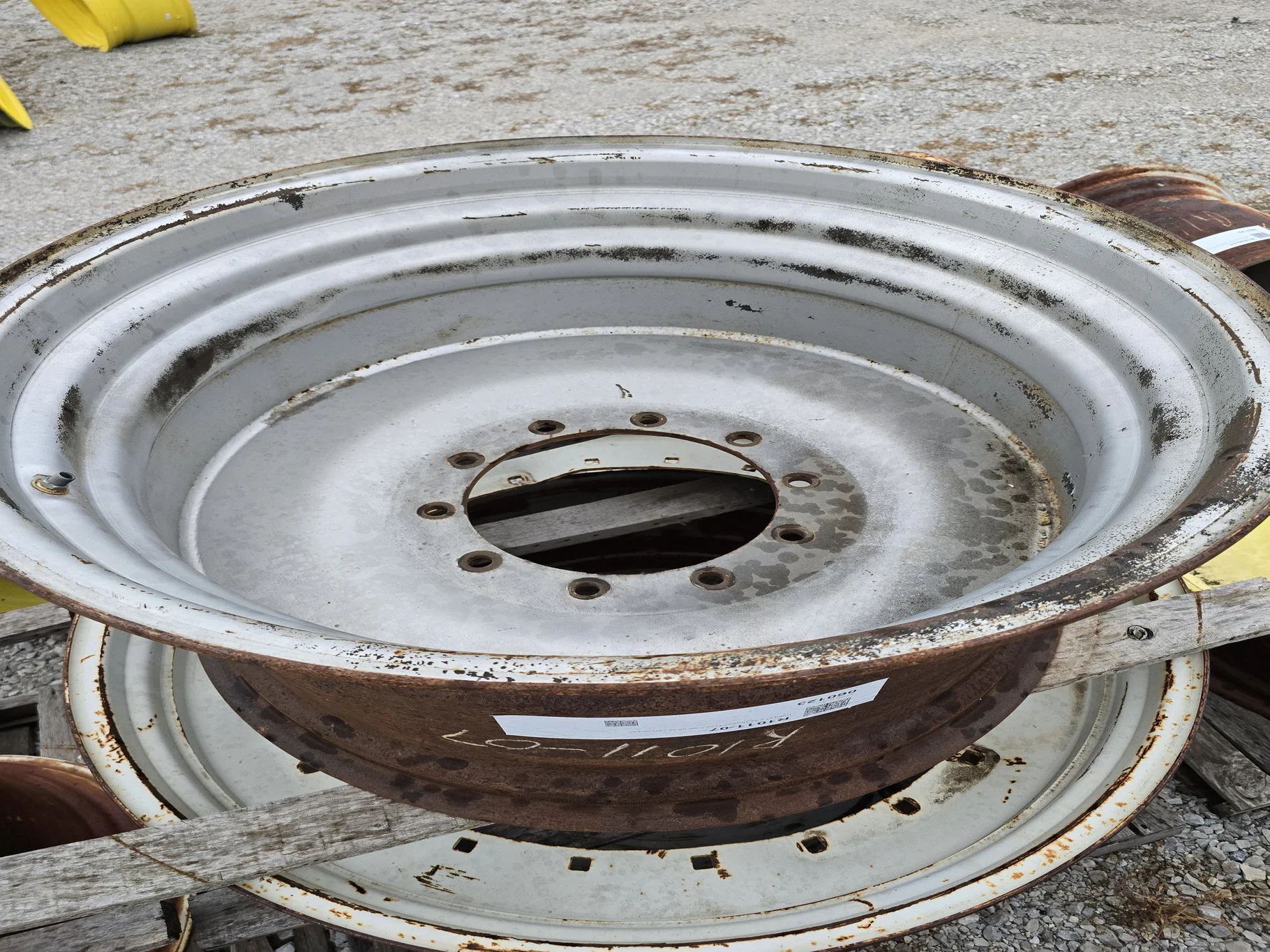 USED 21 X 32 10-13.19-11.07-7.5IN BS SILVER WHEEL image 2