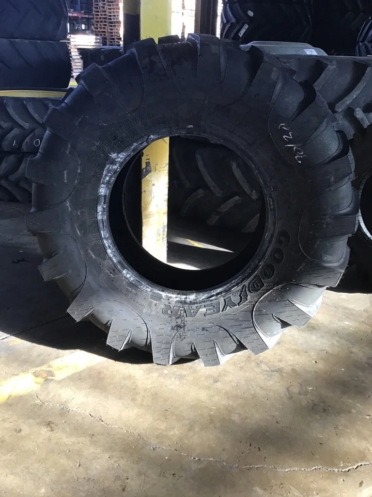 Take-Off 16.9-24/8 ply Goodyear Industrial Tractor Lug TB R-4 95-100%