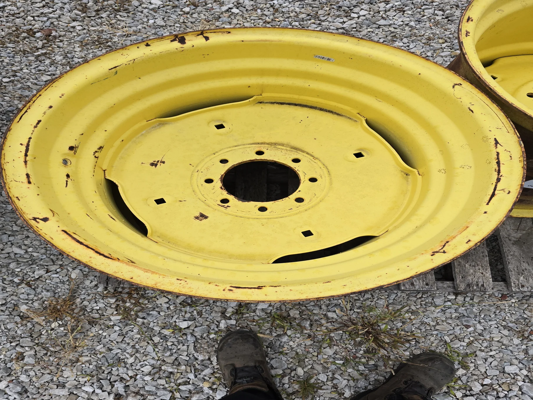 USED 20 X 26 8-8-6 COMBINE YELLOW WHEEL image 2