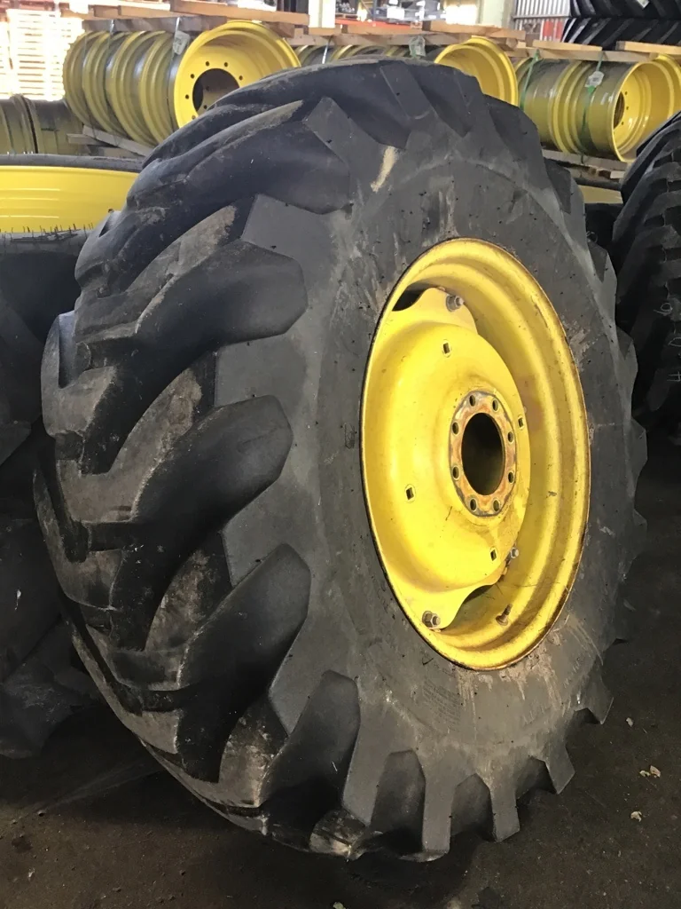 Used 18.4-28 12 ply Firestone All Traction Utility TL R-4 50-55% on 15 X 28 8-8-6 Titan 6 Clamp image 2