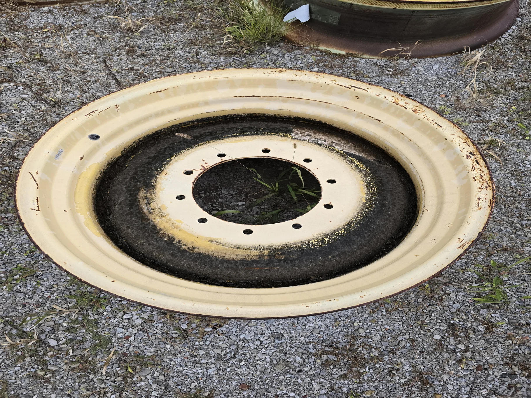 USED 21 X 32 10-13.18-11.09 COMBINE WHITE WHEEL image 2
