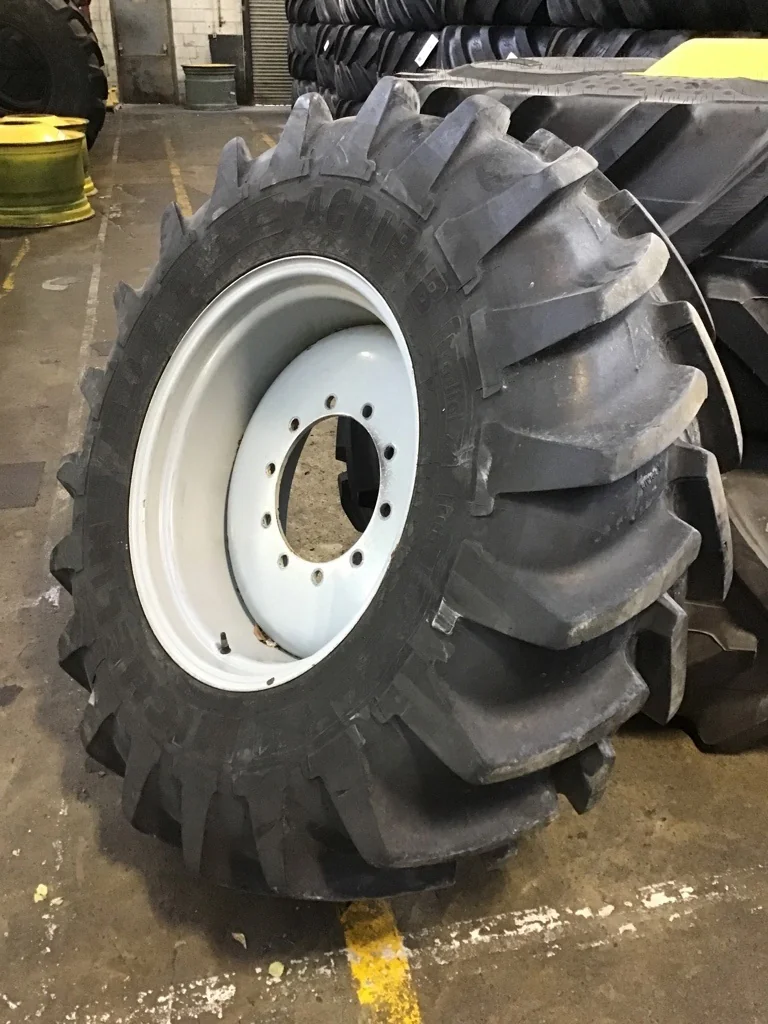 Used 420/85R28 141A8 Michelin Agribib TL R-1W 90-95% on 15 x 28 10-13.19-11.07 Solid Silver Wheel image 2