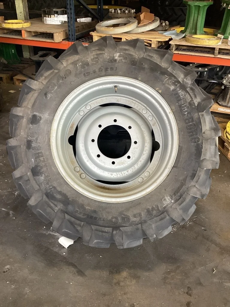 Take-Off 340/85R28 127A8 Trelleborg TM600 TL R-1W 95-100% On 12 x 28 (8-10.82-8.78) 4/2 Rail/Disc