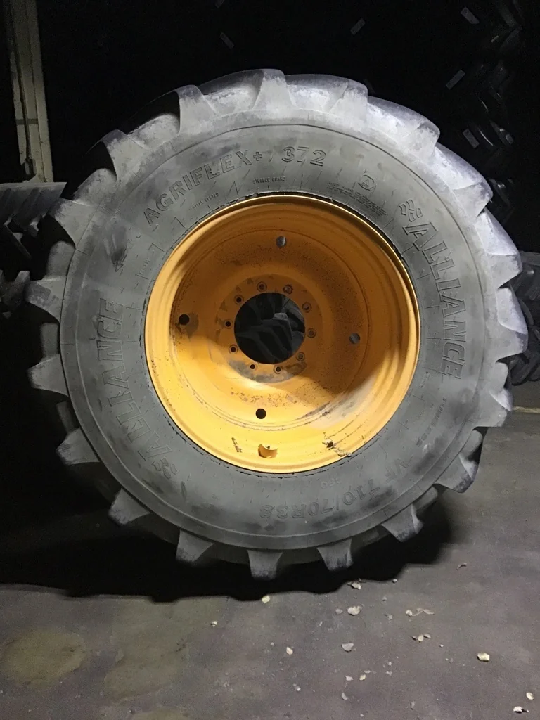 Used VF710/70R38 178D Alliance Agriflex+ 372 TL R-1W 85-90% on 23 X 38 10-14.57-12.42 Hagie Orange