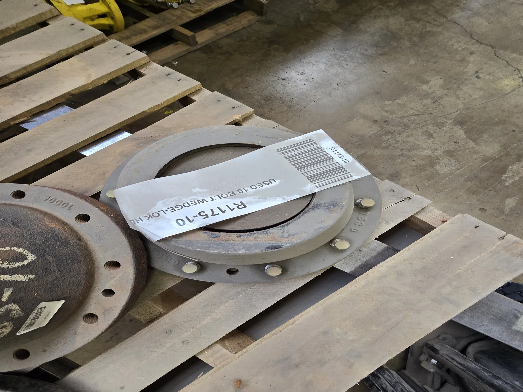 USED 10 BOLT WEDGE-LOK HUB image 2