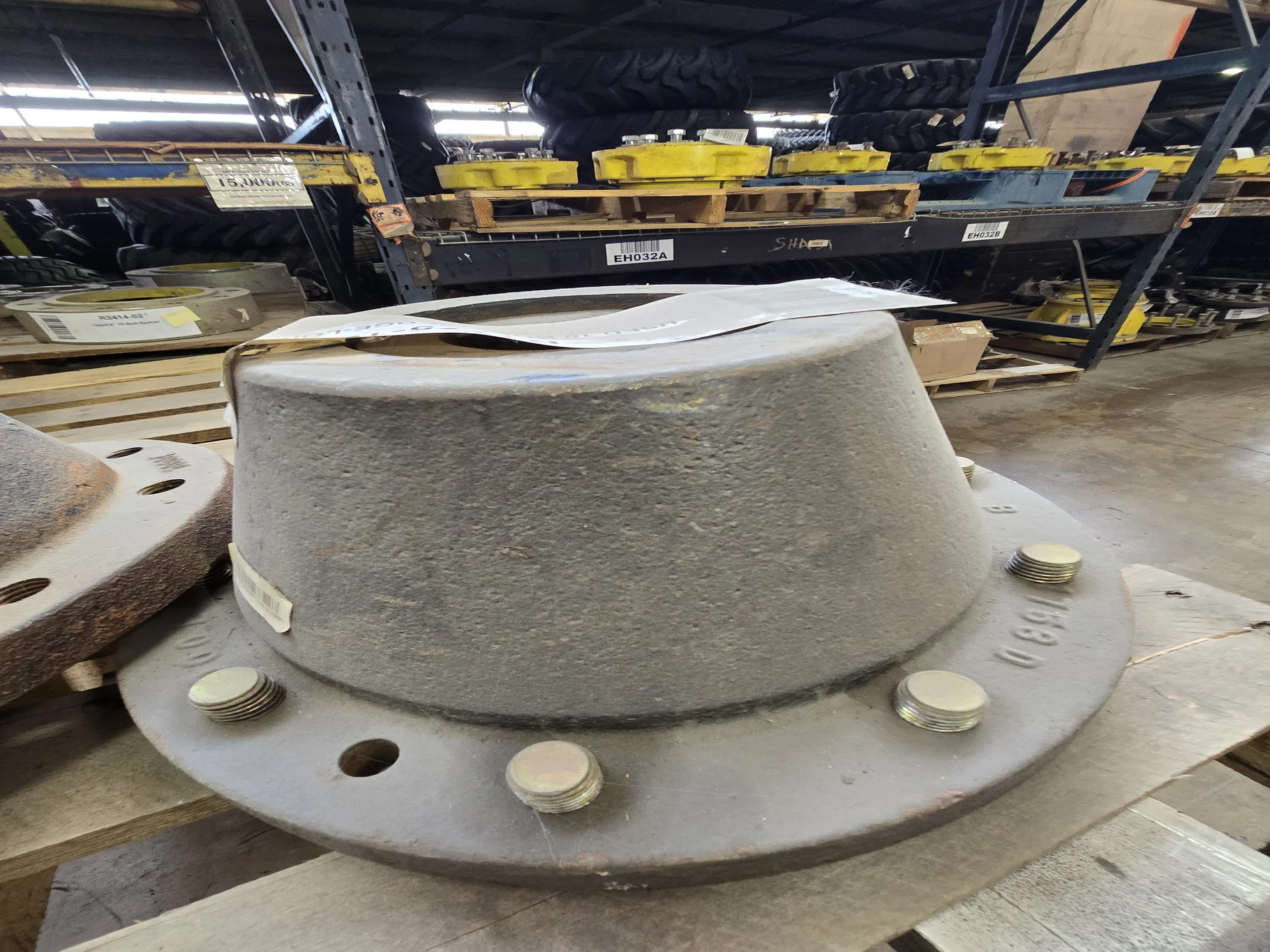 USED 10 BOLT WEDGE-LOK HUB image 3