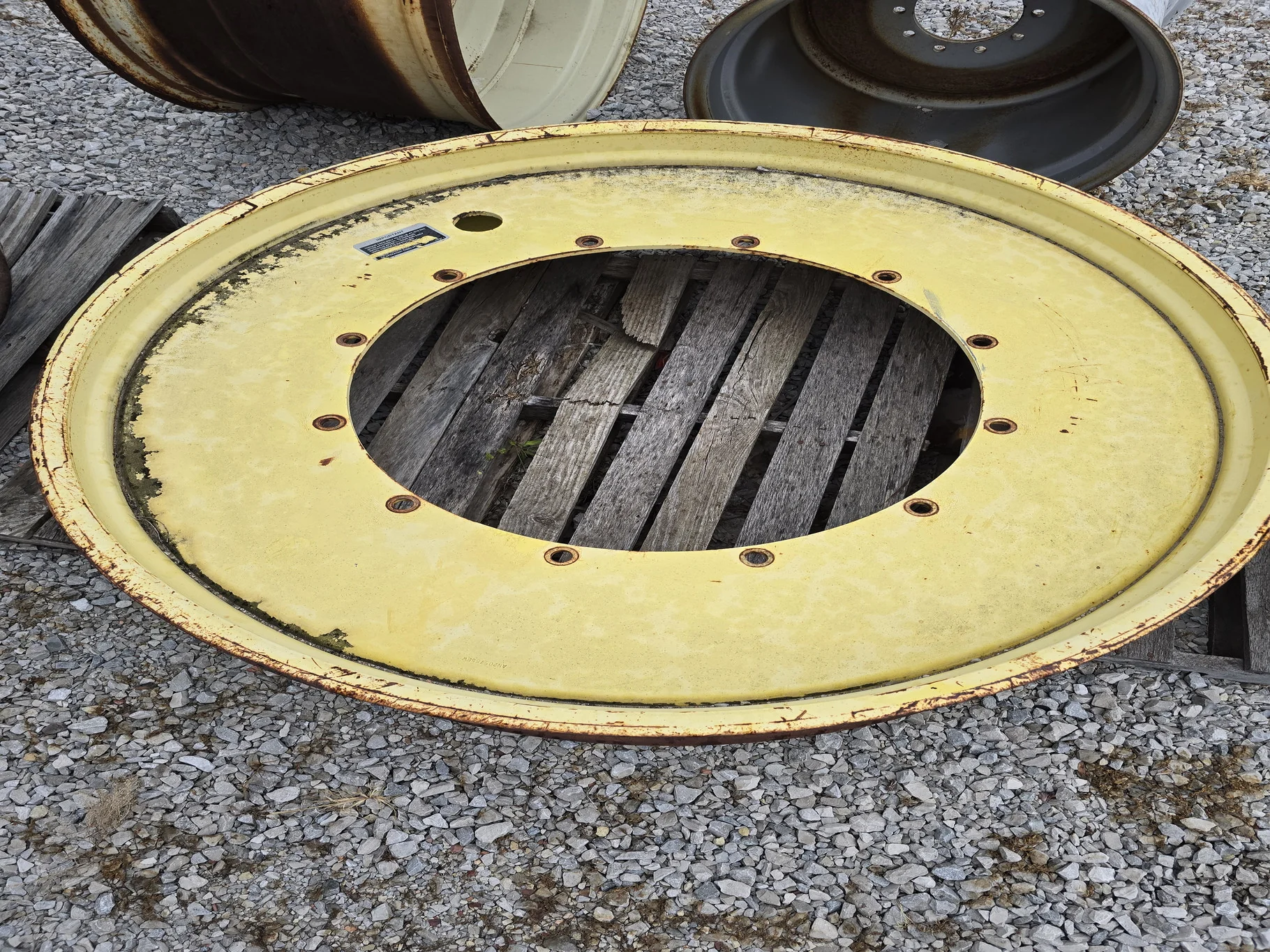 USED 12 X 54 12-32.047-30.17 SPRAYER YELLOW WHEEL REINFORCED BEADS image 2