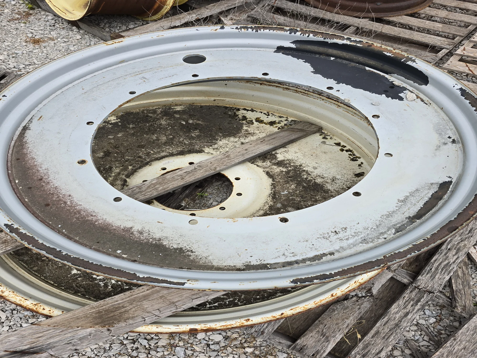 USED 13 X 46 12-30.375-28.440 RIM & RAIL GREY WHEEL image 2
