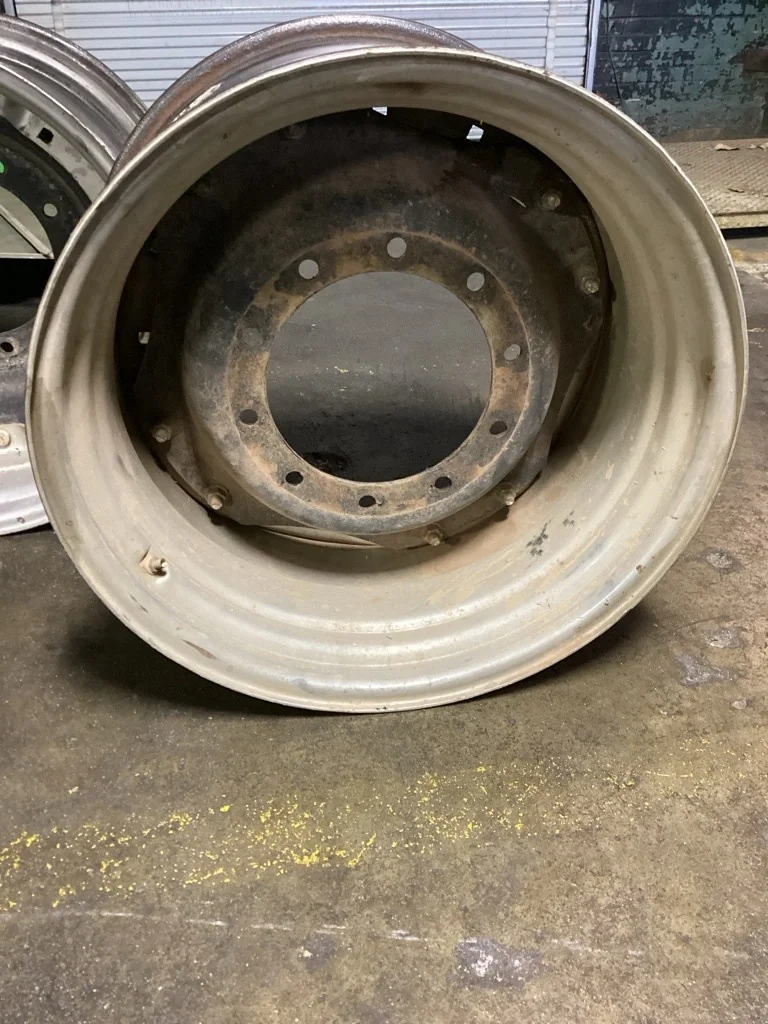 Used 18 x 28 CIH Silver Titan Waffle 2 Bolt Wheel/Disc (10-13.19-11.07)