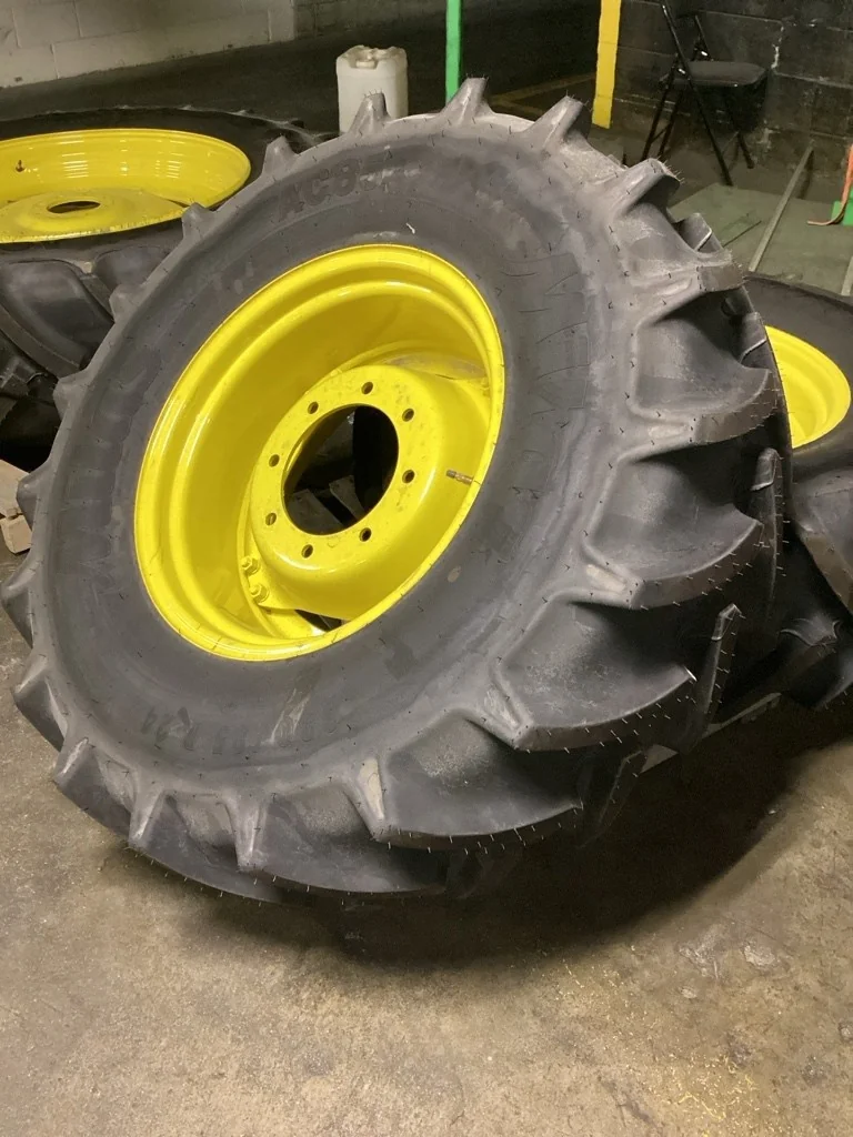 Take-Off 380/85R24 131A8 Mitas AC85 TL R-1W 95-100% On 12 x 24 (8-10.82-8.78) Moveero 4/2 Rail/Disc image 2