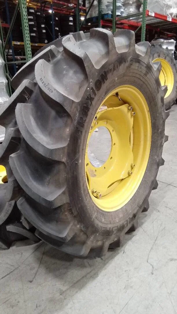 Take-Off 420/70R28 133D Vredestein Traction 70 TL R-1W 95-100% On 12 x 28 (10-13.19-11.07) 4/2 Rai image 2