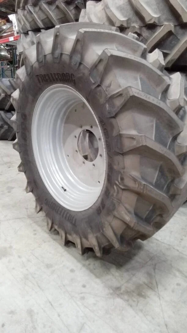 Take-Off 480/65R28 136D Trelleborg TM800 TL R-1W 95-100% on 14 X 28 8-10.82-8.78 Solid Gray Wheel image 2