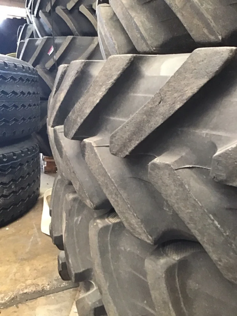 Used VF320/105R46 172D Alliance AgriFlex+ TL R-1W 85-90% on 10 X 46 10-14.57-12.42 Bubble Disc image 3
